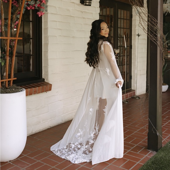 AMARA BEADED FLORAL LACE MAXI BRIDAL ROBE WITH TRAIN - Picture 1 of 11